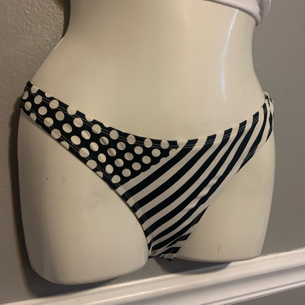 Bikini Bottom - Picture 6 of 8